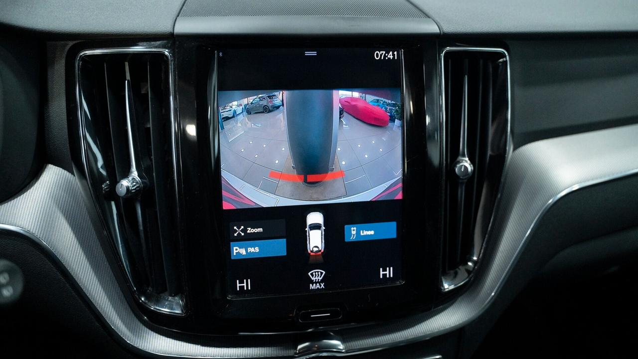 Volvo XC 60 XC60 B4 2.0 AWD R DESIGN AUTO XENO PELLE NAVI FULL OPTIONAL