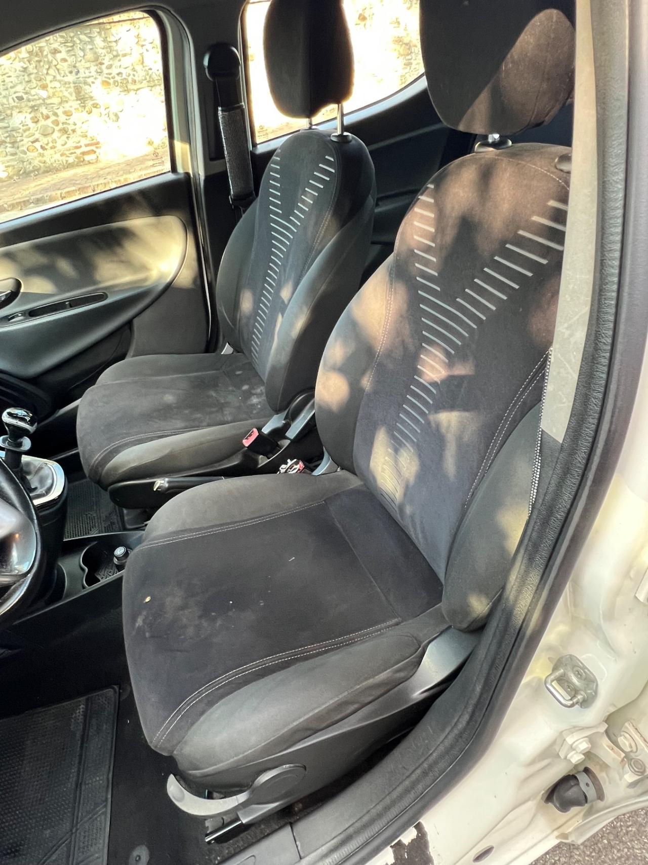 Lancia Ypsilon 1.2 69 CV Unyca
