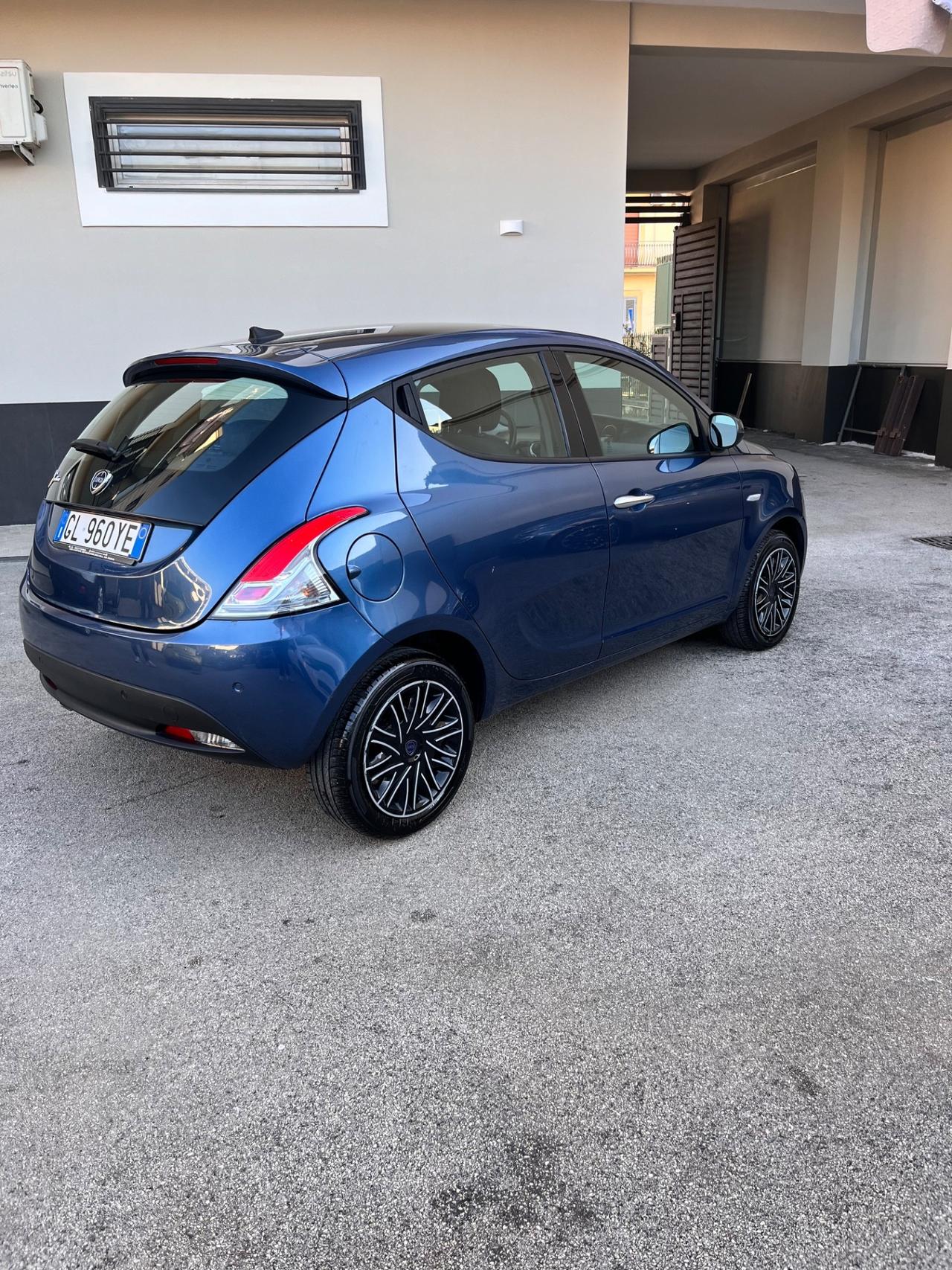 Lancia Ypsilon 1.2 69 CV 5 porte GPL Gold Plus