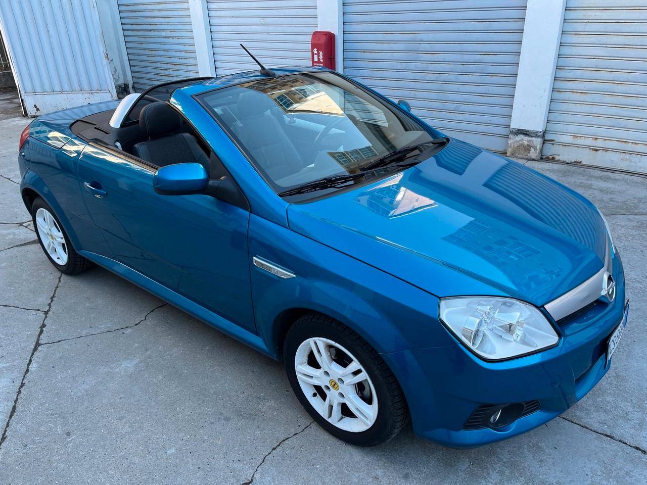 Opel Tigra TwinTop 1.4 16V Sport CABRIO