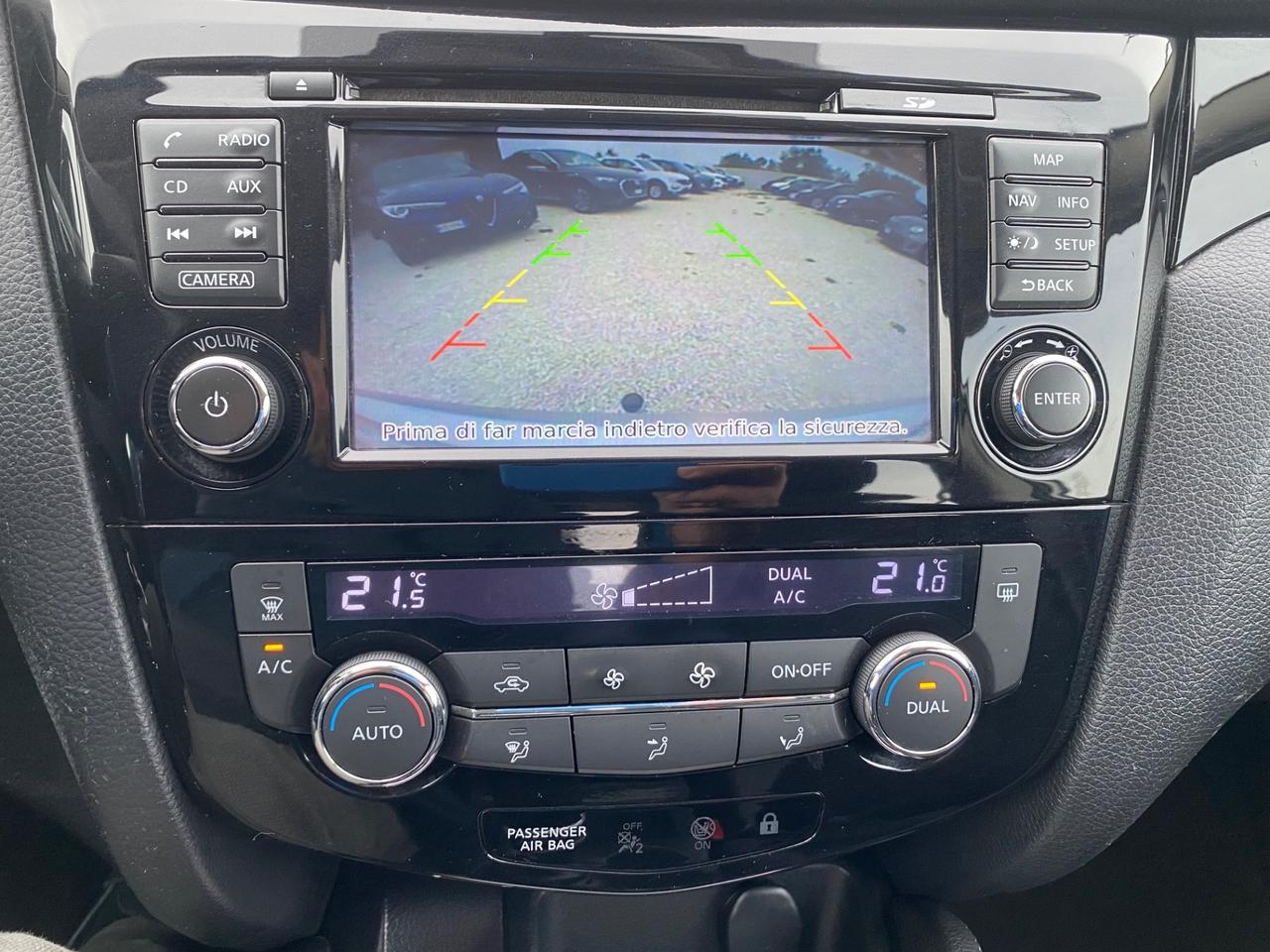 Nissan Qashqai 1.5 dCi Tekna GANCIO TRAINO,TELECAMERE 360*,NEOPATENTATI UNICO PROPIETARIO