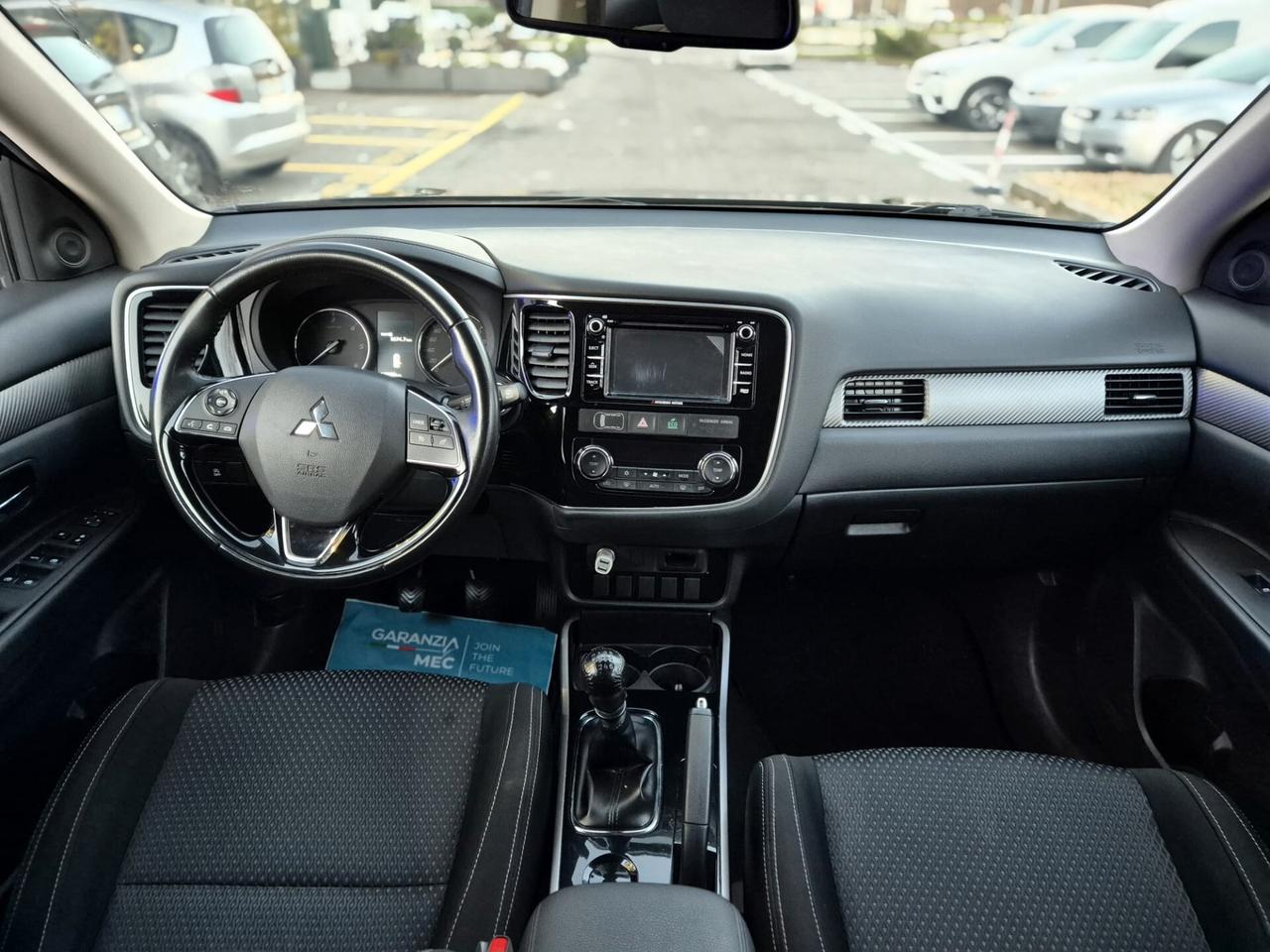 Mitsubishi Outlander 2.2 DI-D 2WD *7 POSTI*