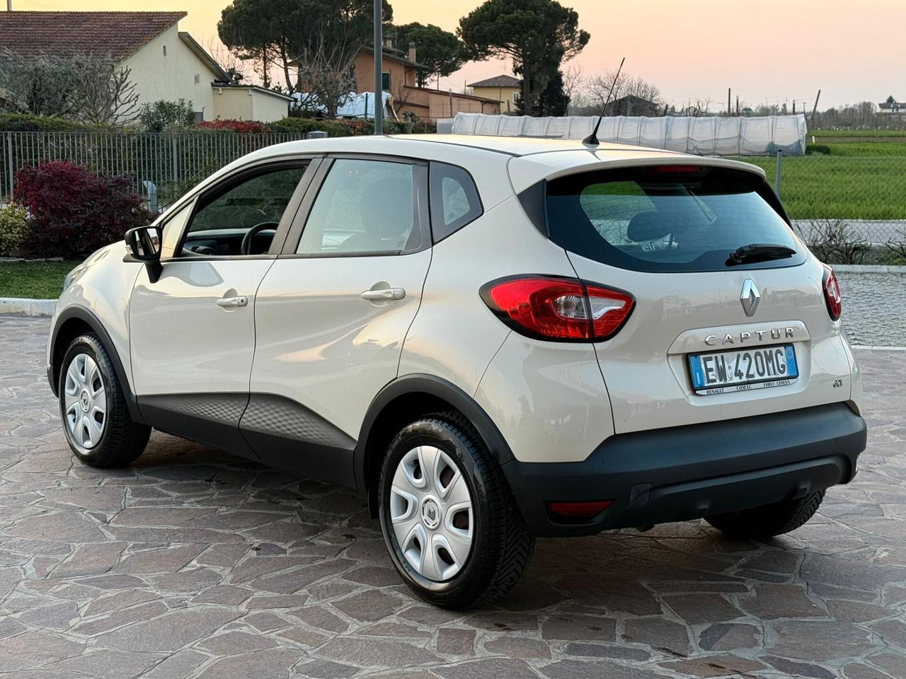 Renault Captur 1.5 dCi 90 CV - AUTOCARRO 4 POSTI
