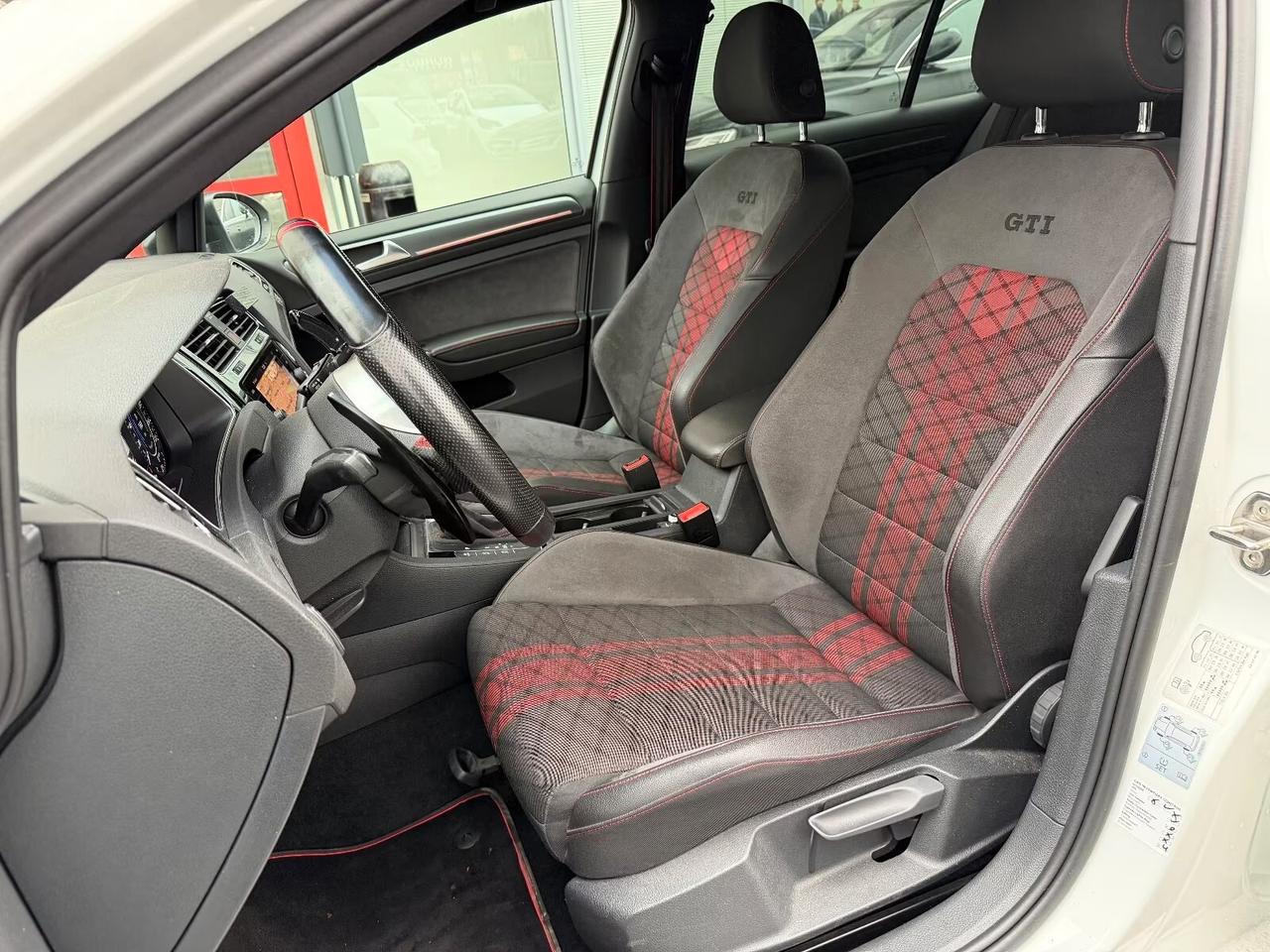 Volkswagen Golf GTI 2.0 TSI TCR DSG 5p. BlueMotion Technology 290 cv