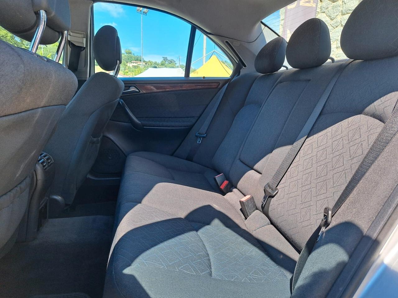 Mercedes-benz C 220 / 105KW / 143CV