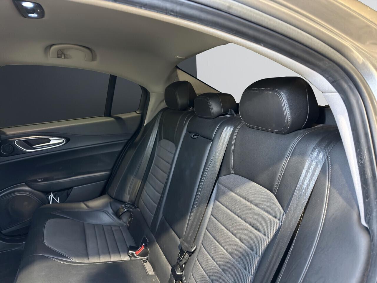 Alfa Romeo Giulia 2.2 Turbodiesel 160 CV AT8 Sport-Tech