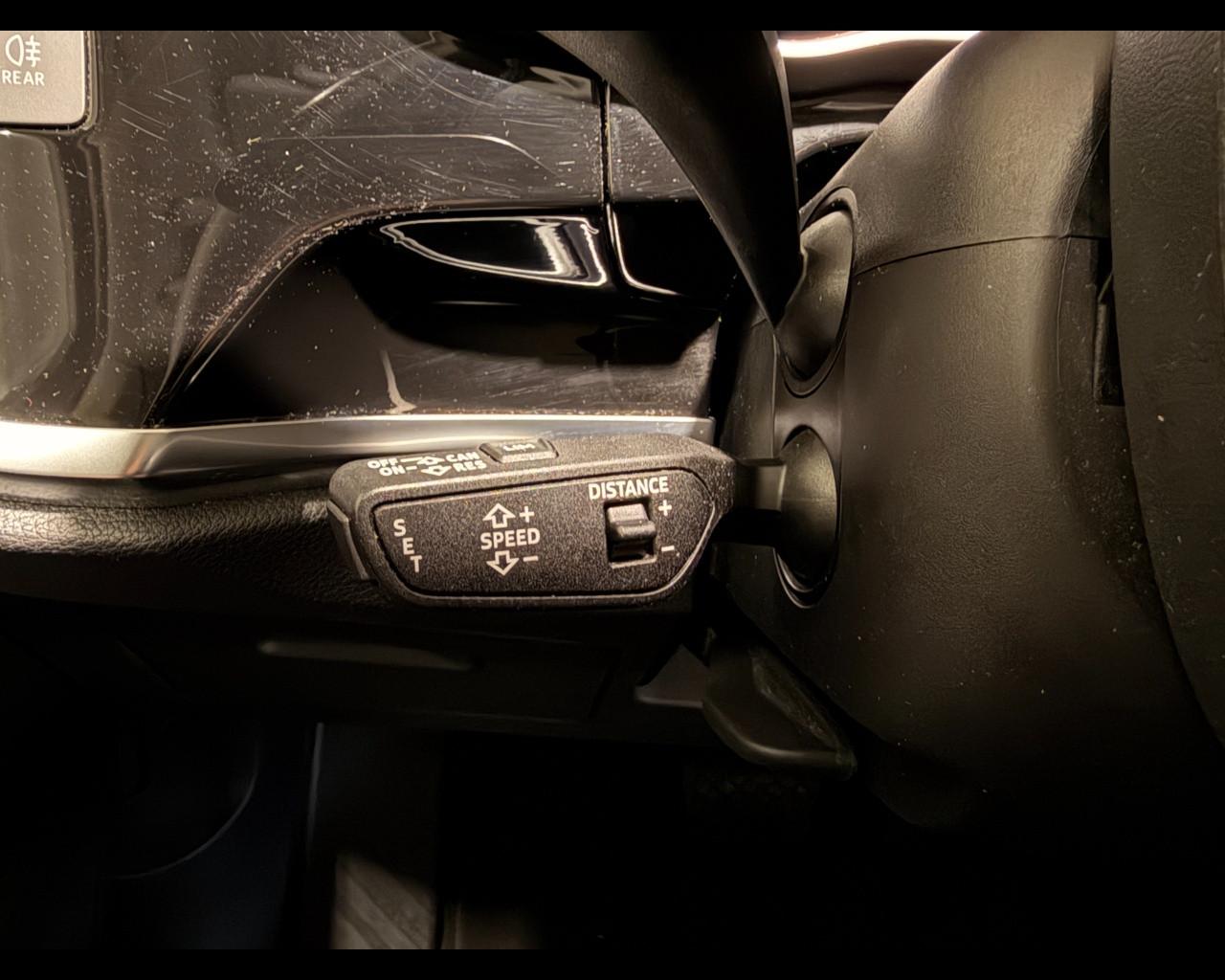 AUDI Q3 35 TFSI S-TRONIC BUSINESS