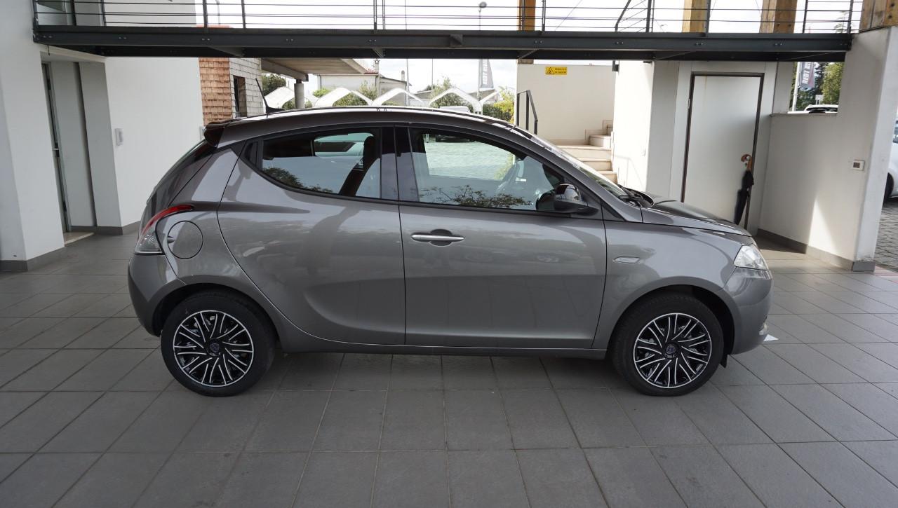 Lancia Ypsilon 1.0 firefly hybrid Silver Plus s&s 70cv