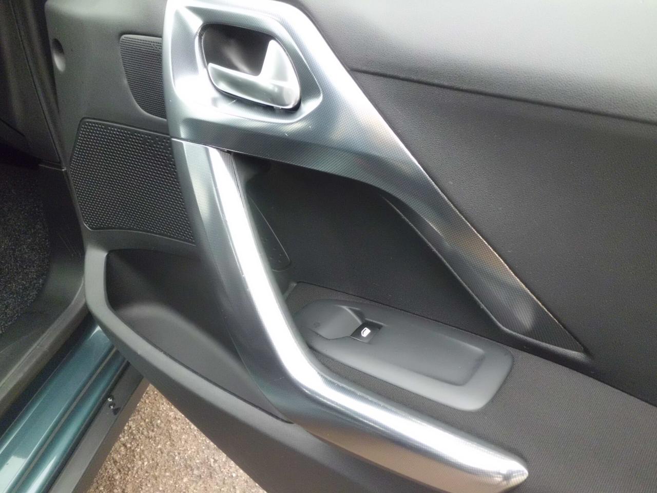 Peugeot 2008 BlueHDi 100 Allure