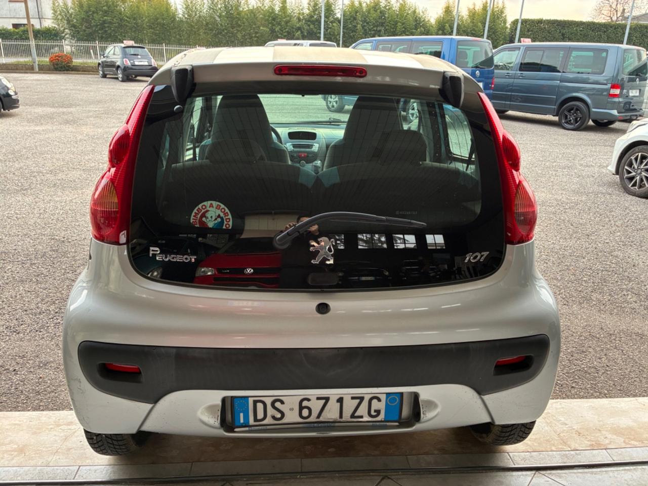 Peugeot 107 1.0 68 cv Urban Move - 5 porte