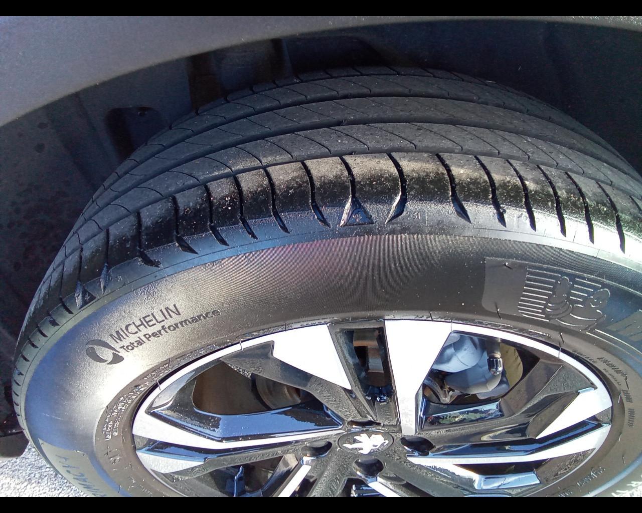 PEUGEOT 2008 2ª serie - 2008 PureTech 130 S&S Allure Pack