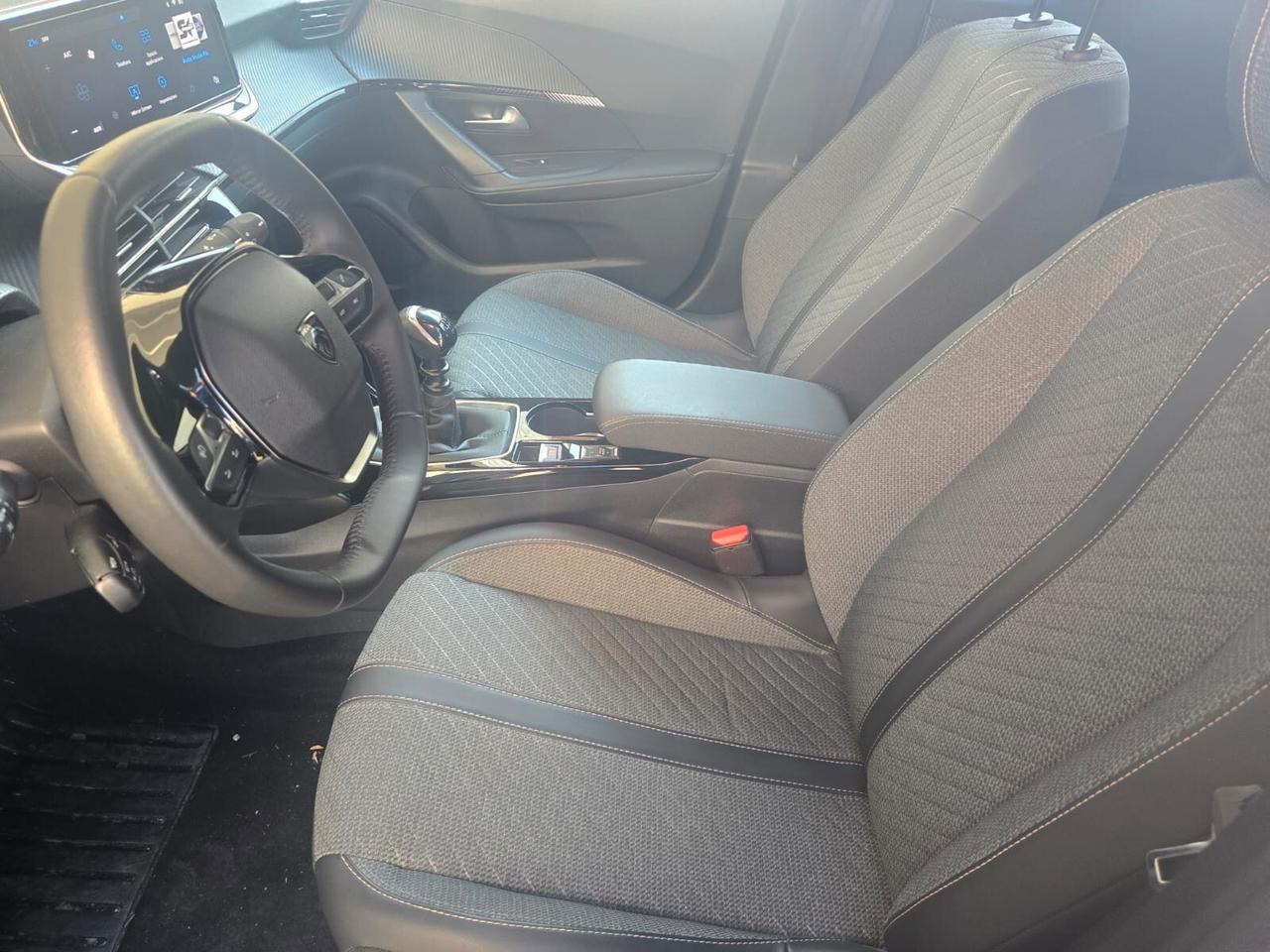 Peugeot 2008 Hybrid 145 e-DCS6 Allure rate da 99,00