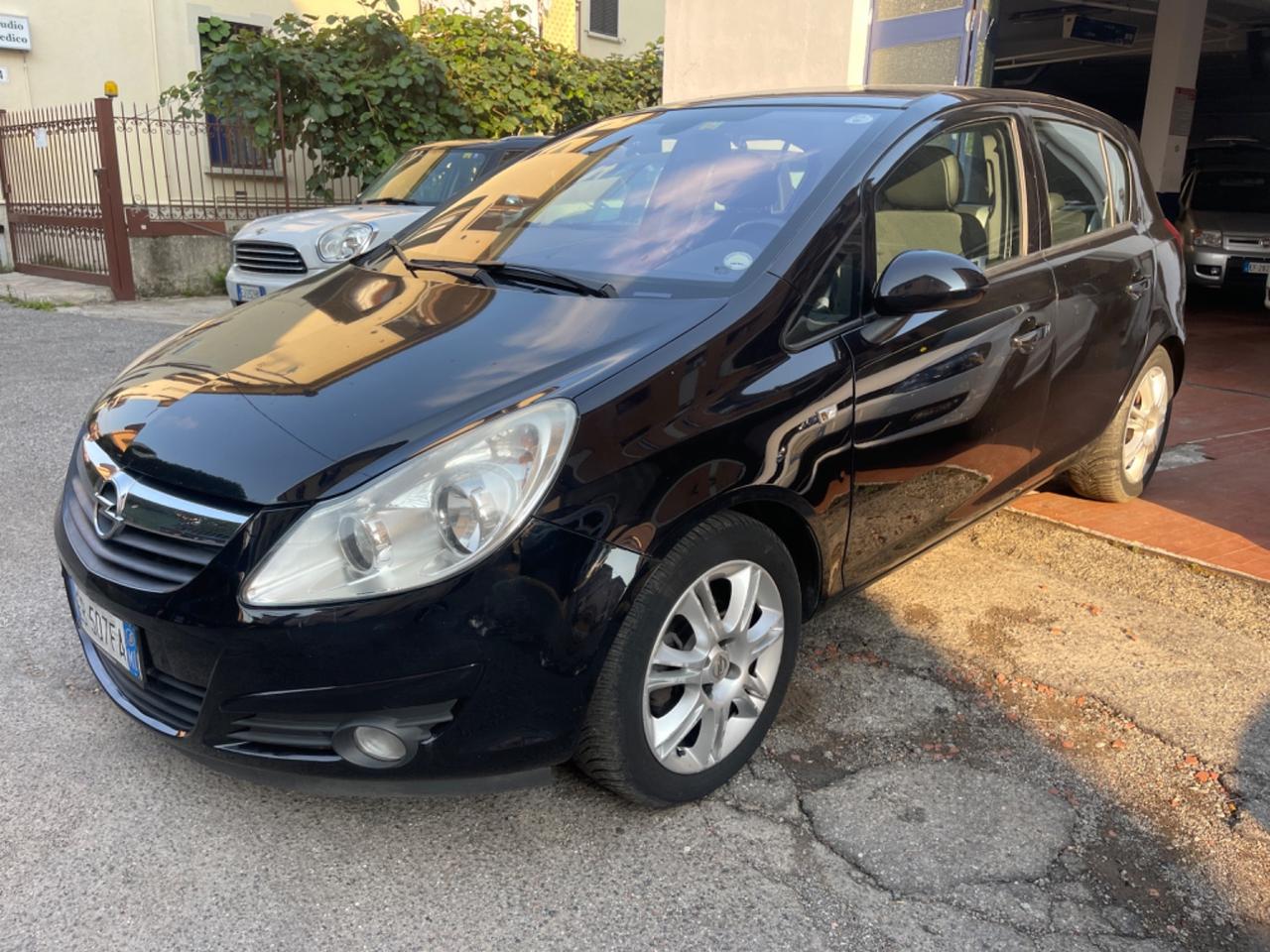 Opel Corsa 1.4 16V 5 porte Cosmo