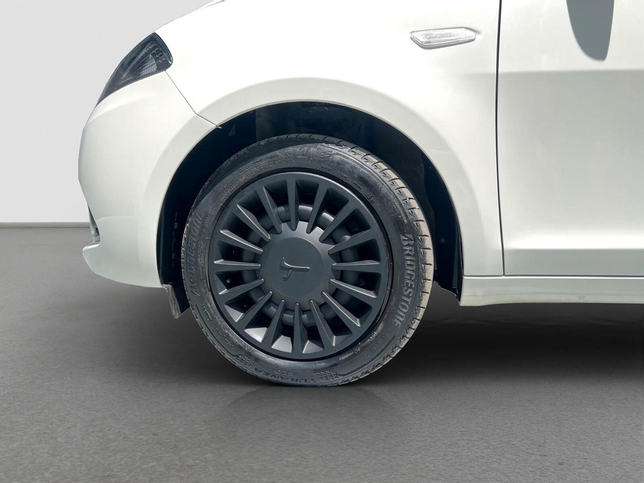 Lancia Ypsilon 1.0 FireFly 5 porte S&S Hybrid Ecochic A. Ferretti