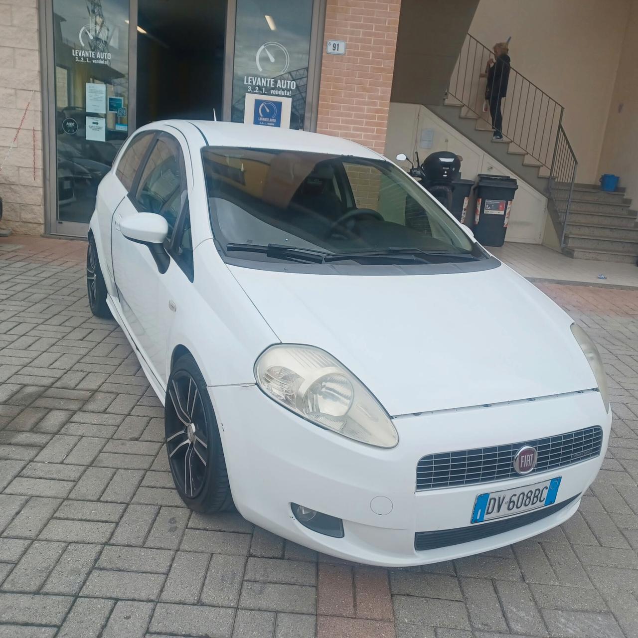 NEOPATENTATI BUONO STATO G. PUNTO 1.3 MJTD