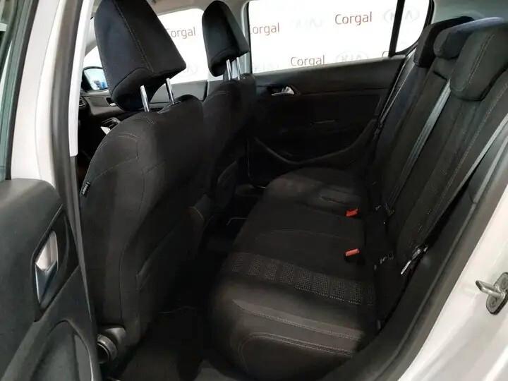 Peugeot 208 PureTech 82 5 porte Allure ok neo patentati