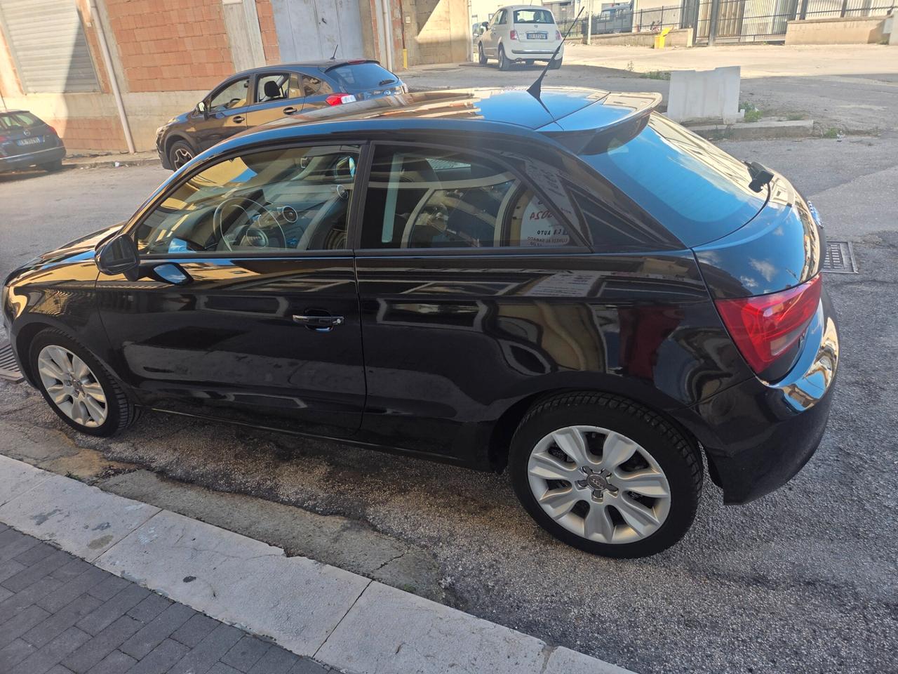 AUDI A1 1.2 BENZINA 86 CV KM 160000 CERTIFICATI