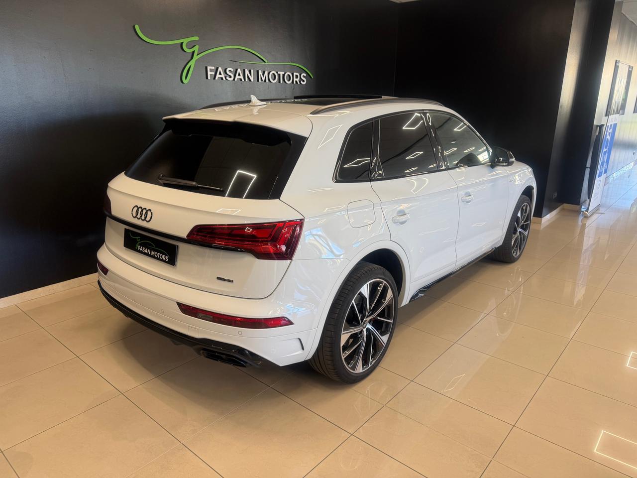 Audi Q5 40 2.0 tdi mhev 12V Identity Black quattro s-tronic