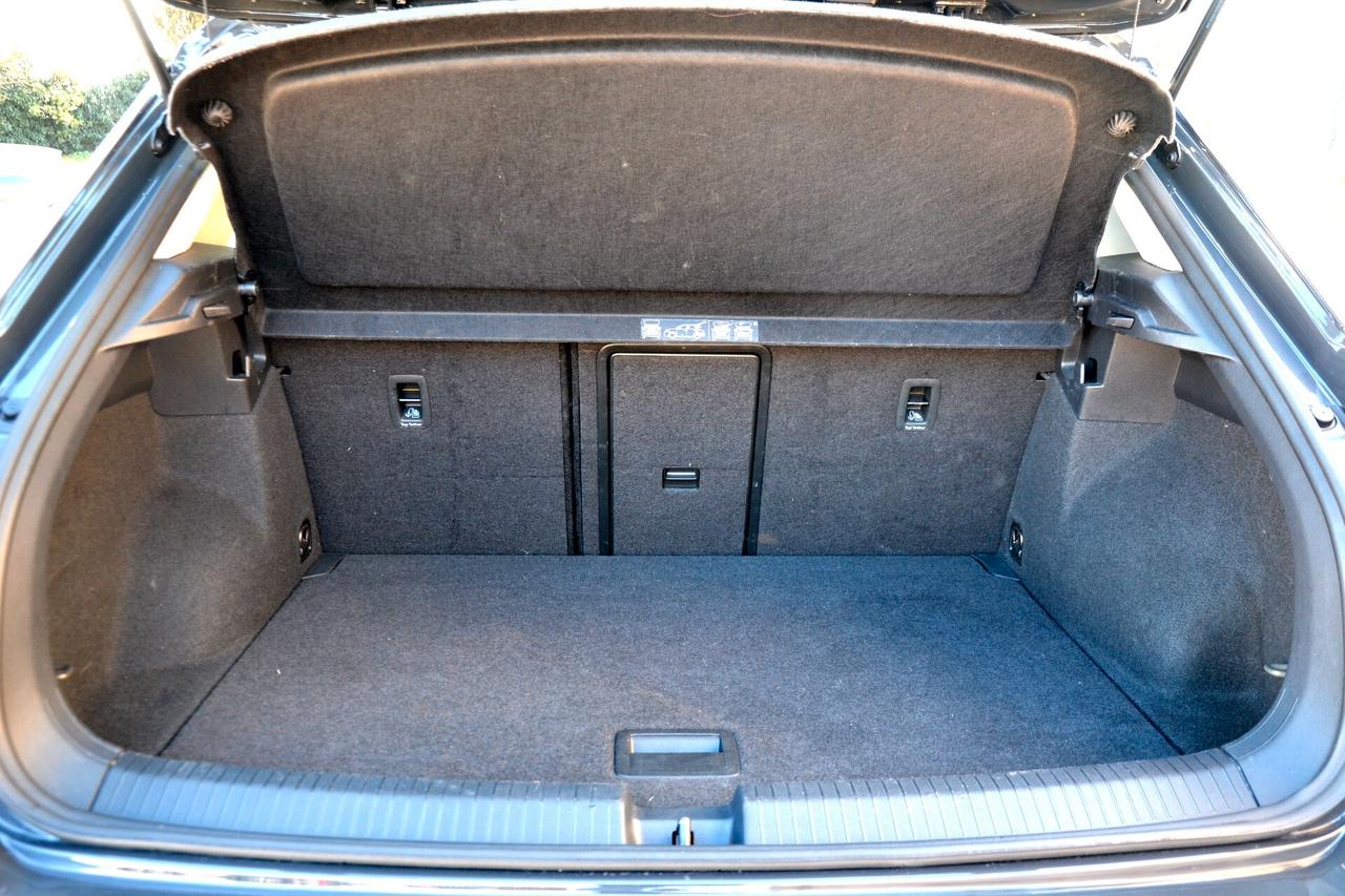 Volkswagen T-Roc 1.6 TDI 116CV STYLE NAVI+RCAM+LED+PDC+CRUISE ADAT.