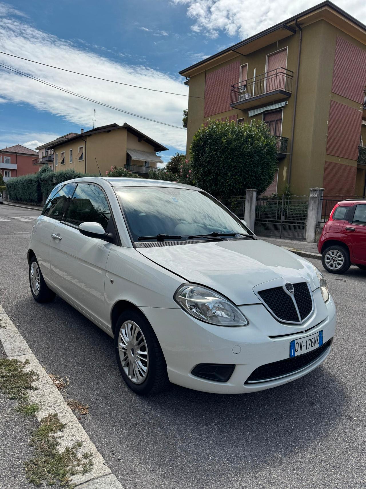 Lancia Ypsilon 1.2 benzina 2009 OK NEOPATENTATI