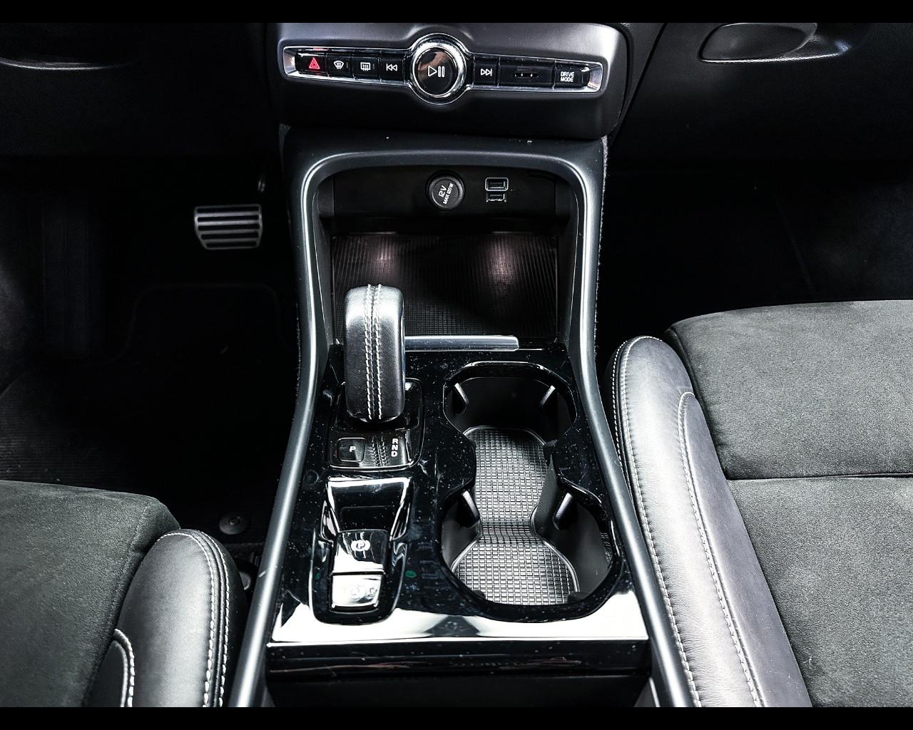 VOLVO XC40 (2017-->) - XC40 T5 Recharge Plug-in Hybrid automatico Plus Dark