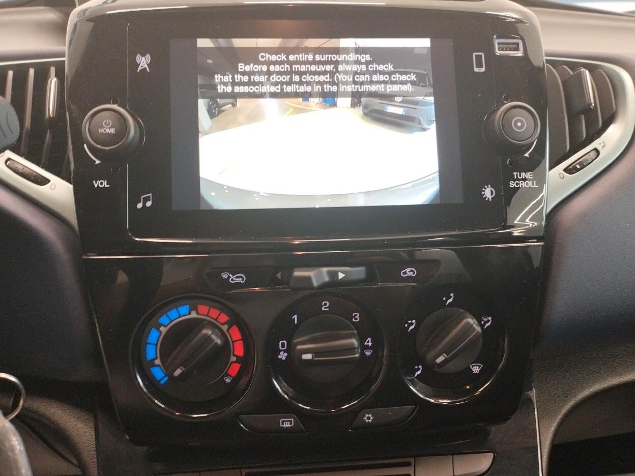 Lancia Ypsilon 1.0 FireFly 5 porte S&S Hybrid Silver