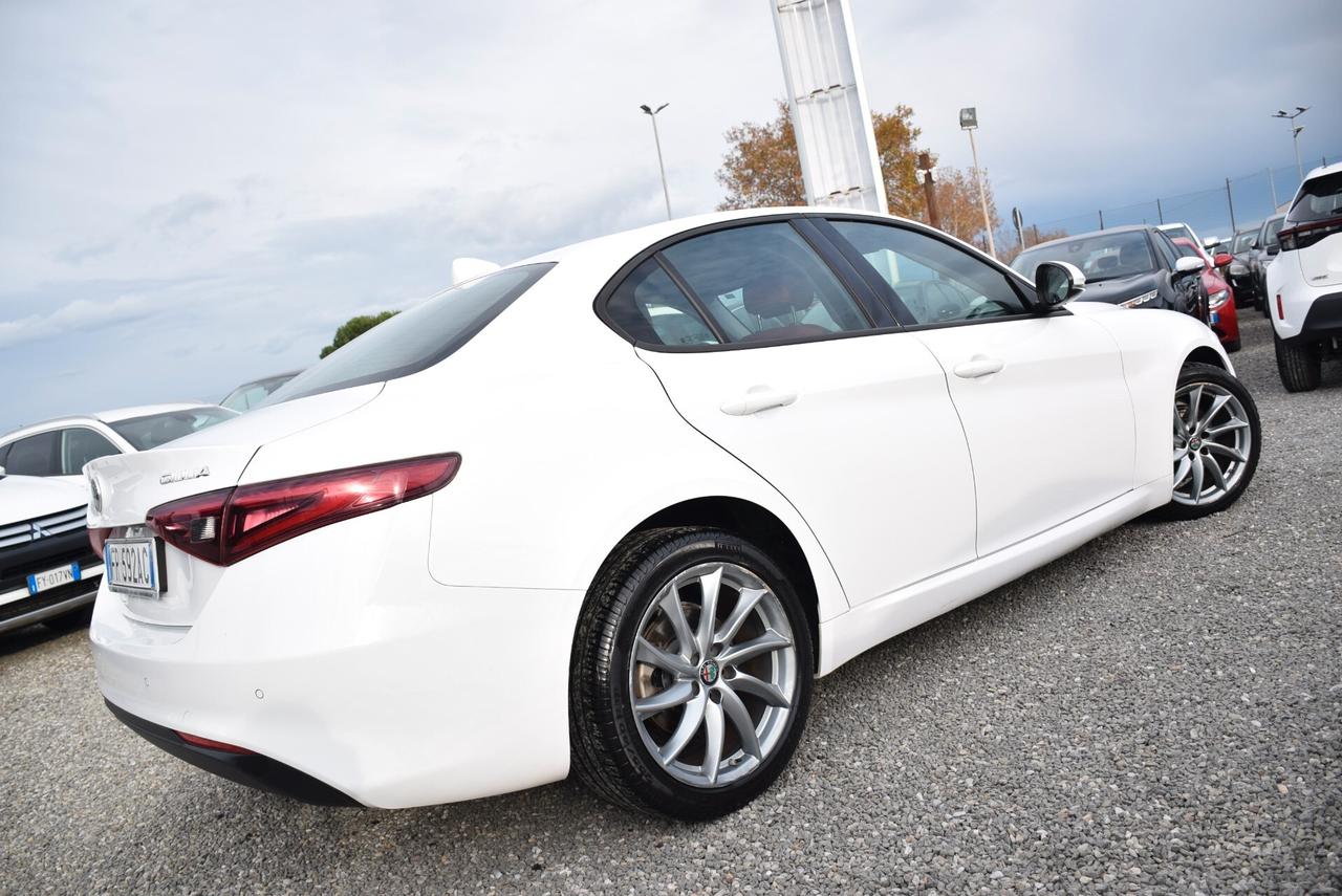 Alfa Romeo Giulia ALFAROMEO 2.2Td AT8 Super NAV SENSORI PELLE IVA ADAS