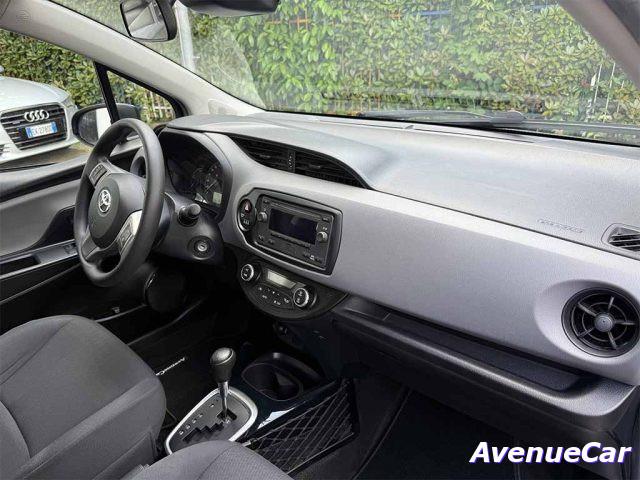 TOYOTA Yaris 5 porte 1.5h HYBRID Cool ADATTA A NEOPATENTATI