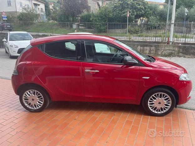 Lancia Ypsilon 1.2 69 CV 5 porte Silver