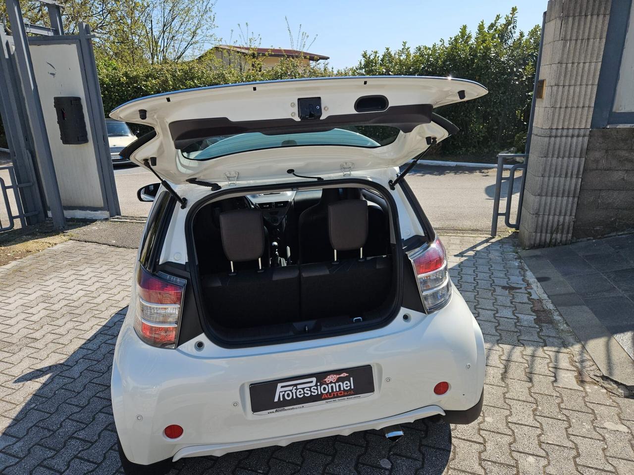 Toyota iQ 1.0 Sol