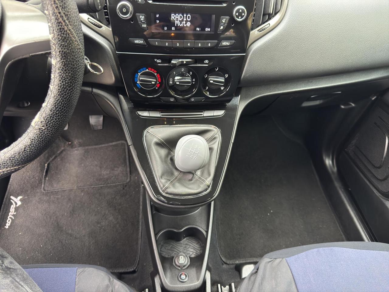 Lancia Ypsilon 1.2 69cv GPL Gold 2012