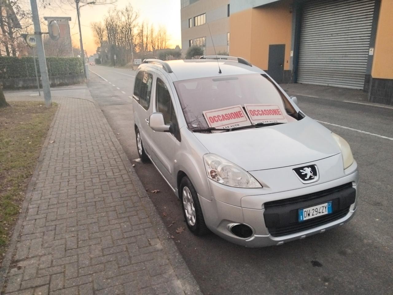 Peugeot Partner Tepee 1.6 HDi 90CV Outdoor 5 POSTI FURGONATO X NEO PATENTATI