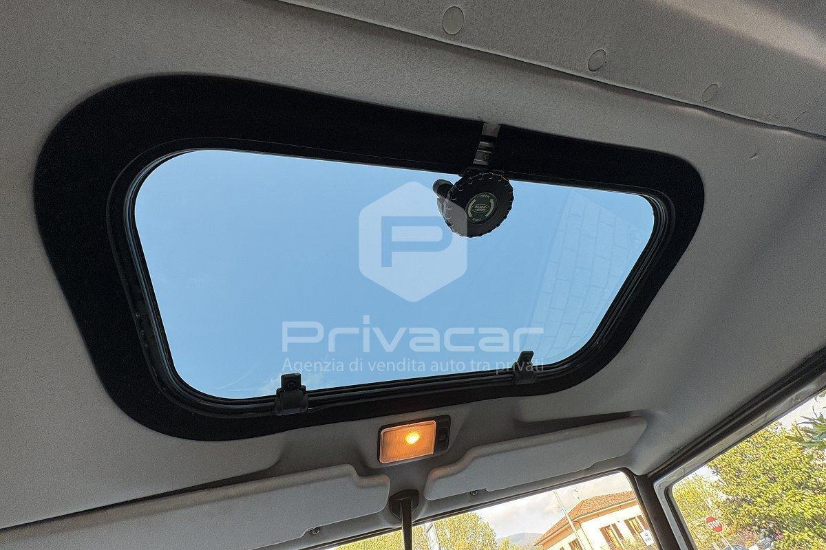 LAND ROVER Defender 110 2.4 TD4 Station Wagon SE