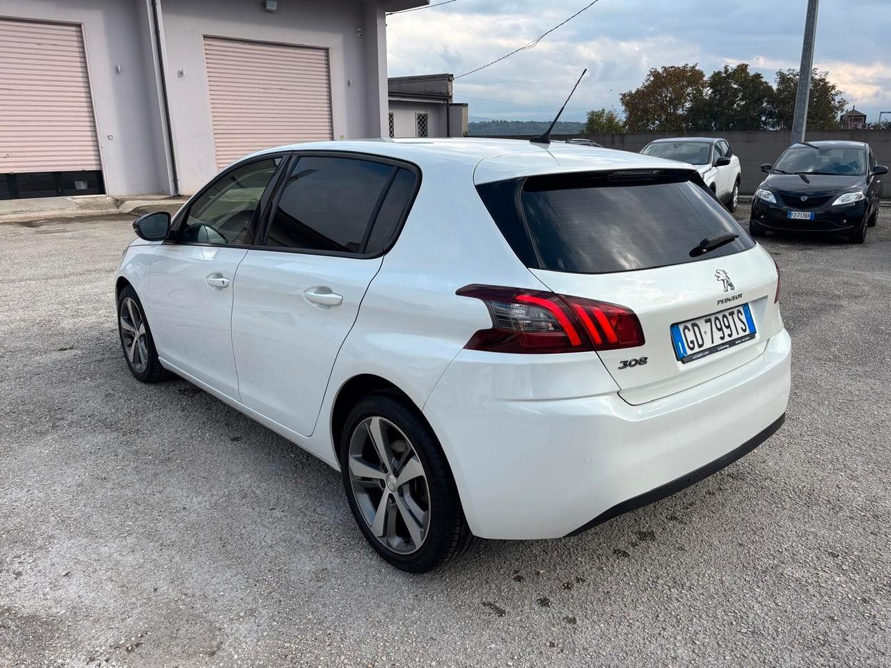 Peugeot 308 BlueHDi 130 S&S EAT8 2021