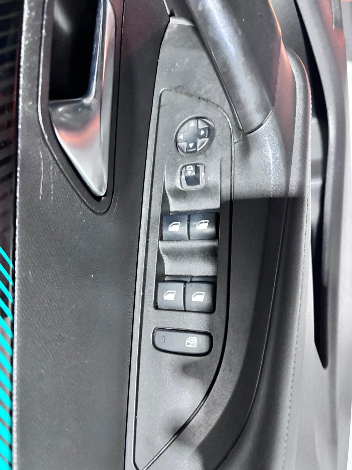 Peugeot 2008 Benzina + Euro 6 Neopatentati 4 Stagioni