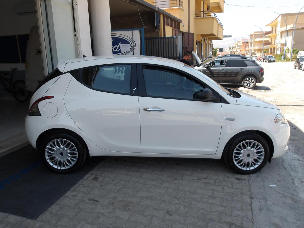 LANCIA YPSILON 1.2 5p Silver 69cv