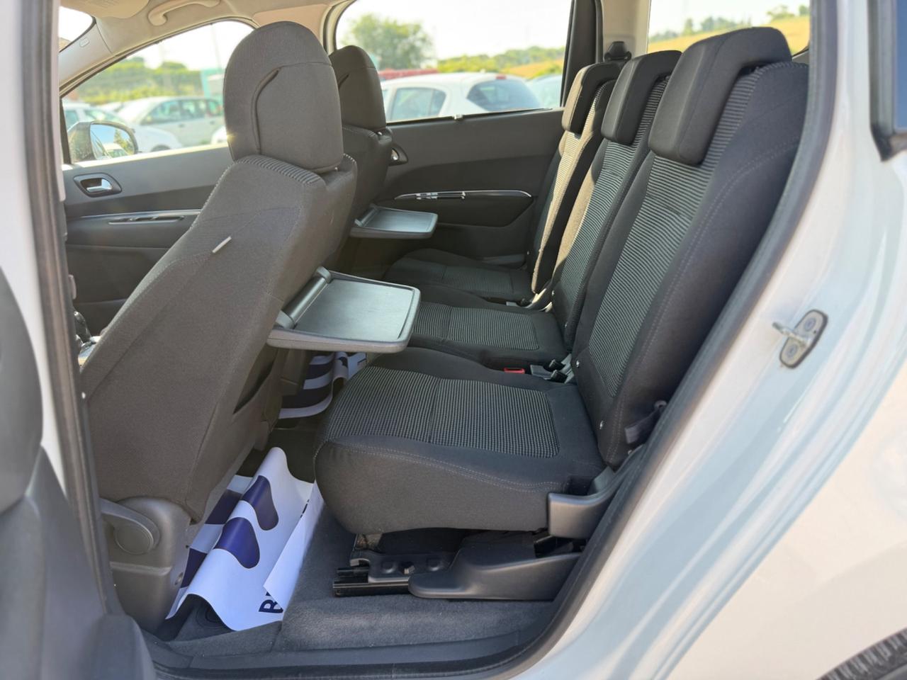 Peugeot 5008 1.6 e-HDi 112CV Stop&Start cambio robotizzato Tecno