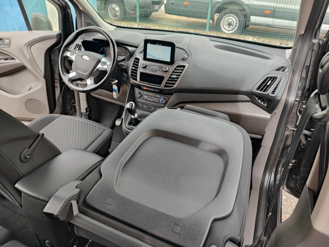 Ford Grand Tourneo Gancio Traino 7 Posti Euro 6