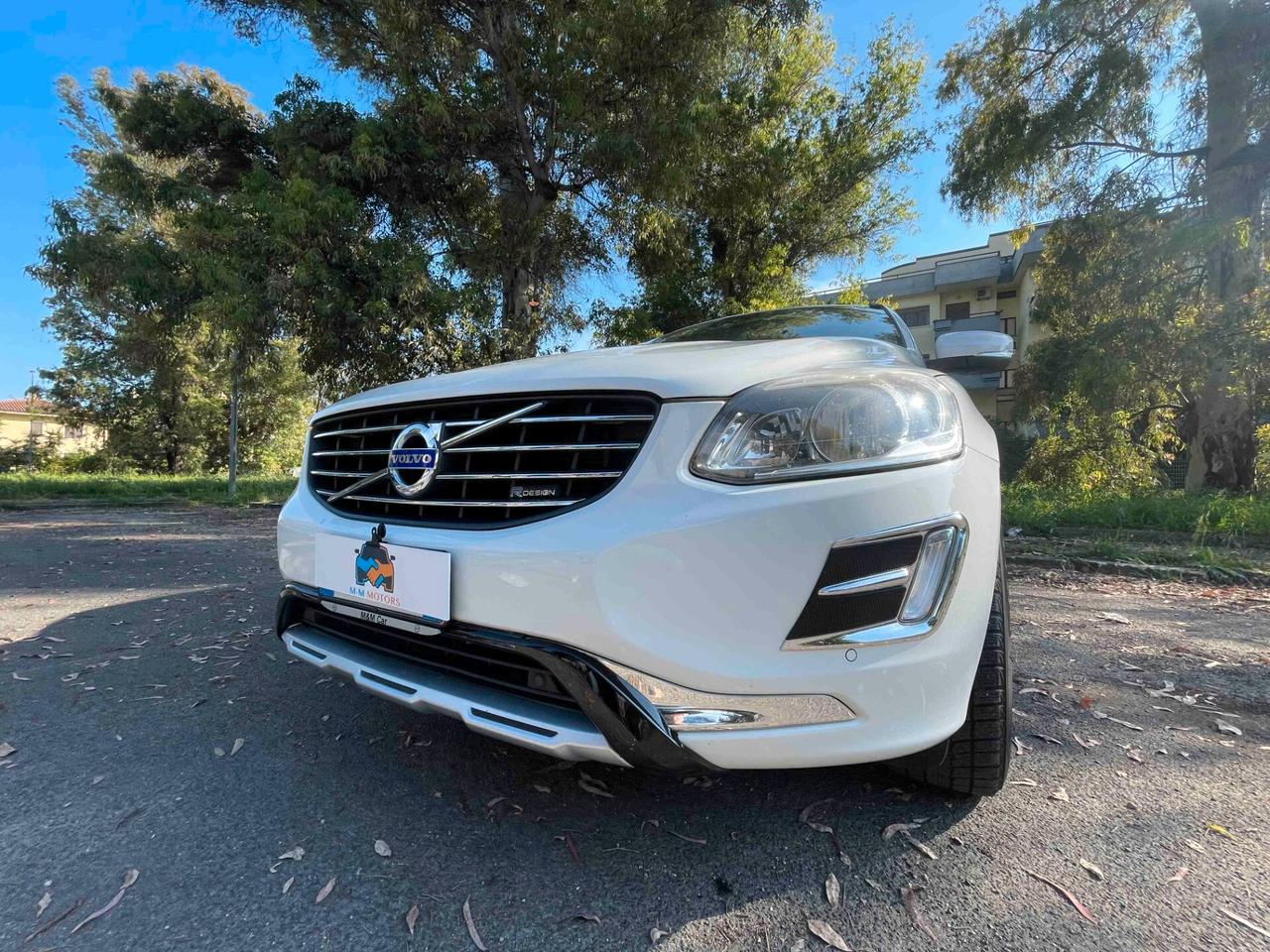 Volvo XC 60 XC60 D5 AWD Geartronic R-design Automatica Apple Car Android