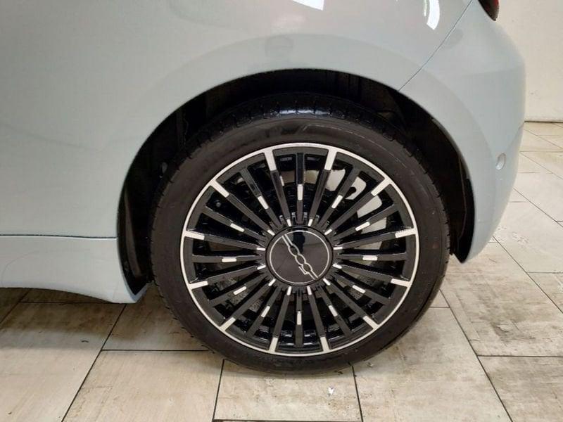 FIAT 500 500e 42 kWh La Prima