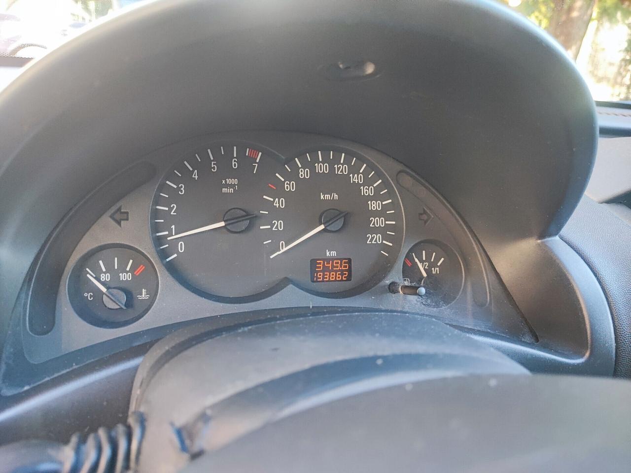 Opel Corsa 1.0 benz euro 4 neopatentati