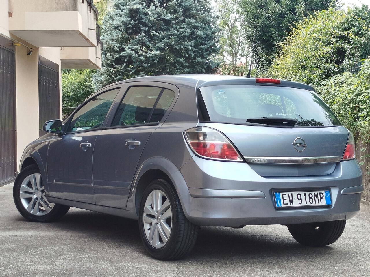 Opel Astra 1.4 BENZINA 90cv / 26.600km / Unipro