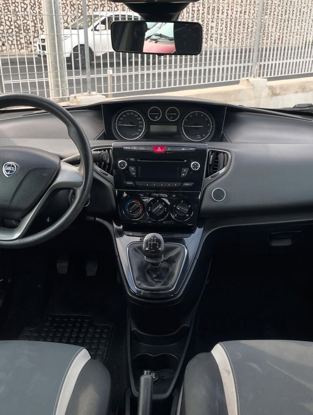 Lancia Ypsilon 1.2 69 CV 5 porte S&S Platinum