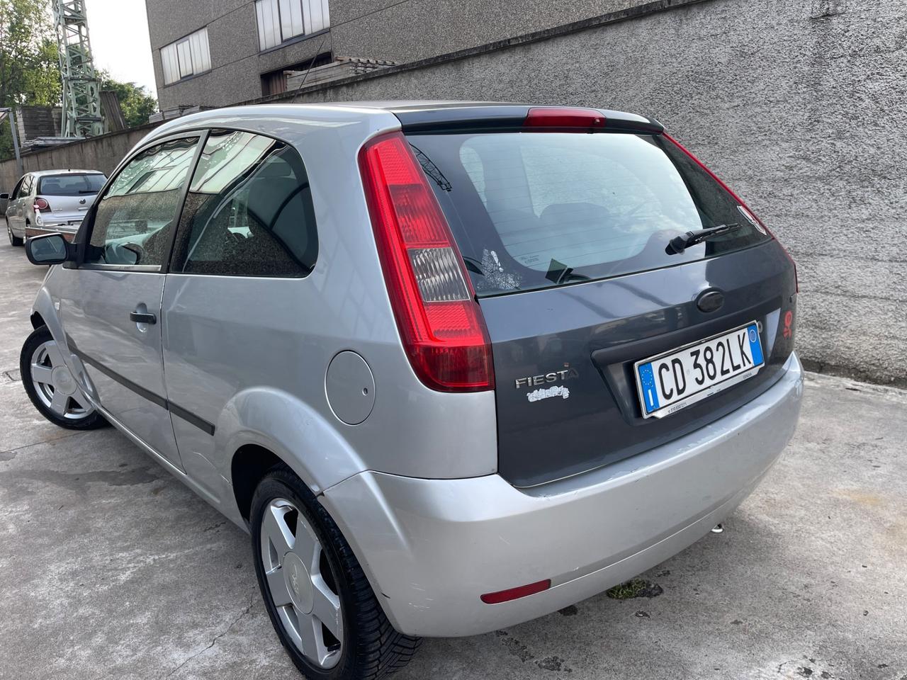 Ford Fiesta 1.2 benzina euro4 neopatentati
