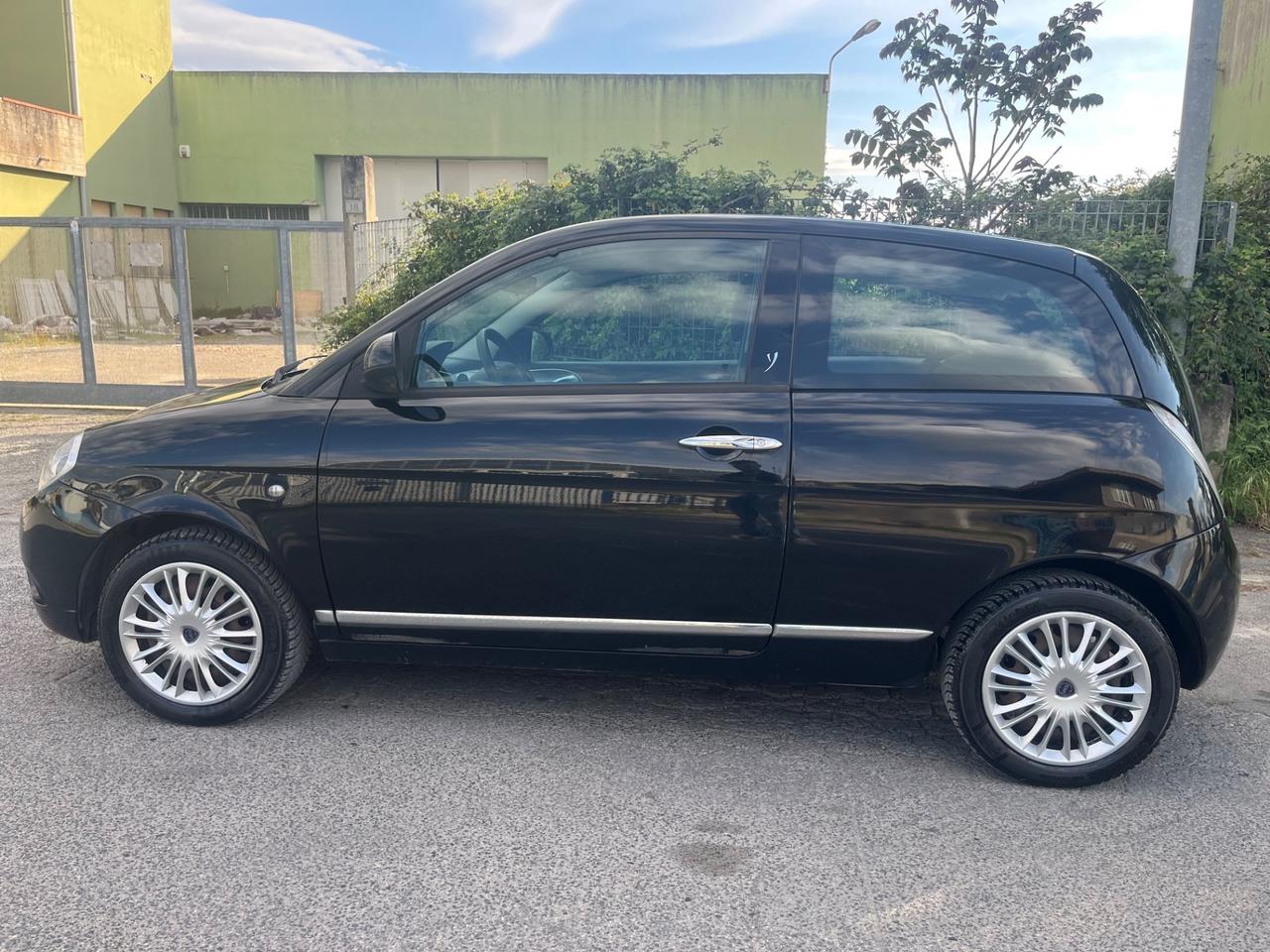 Lancia Ypsilon 1.2 69 CV Platinum 200.000 KM
