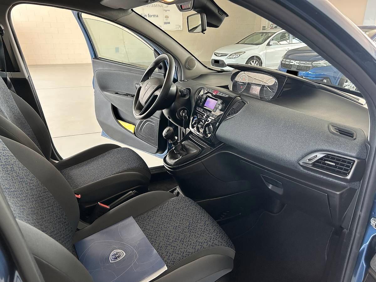 Lancia Ypsilon 1.0 FireFly 5 porte S&S Hybrid Ecochic Silver