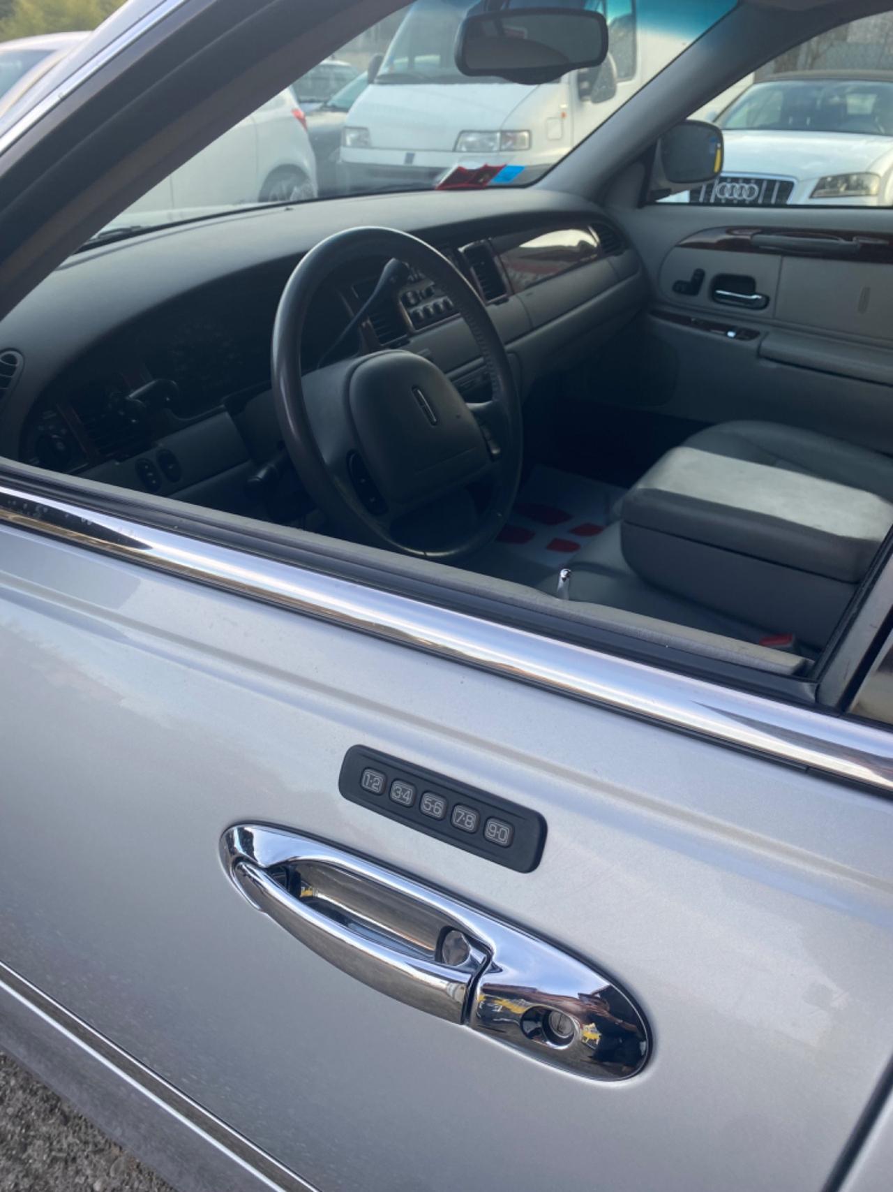 Lincoln Town car GPL 4.6 FULL 33.000km