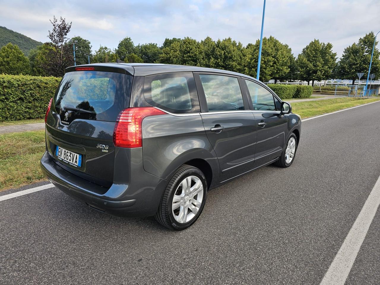 PEUGEOT 5008 1.6 hDi 7 POSTI "OK PER NEOPATENTATI"