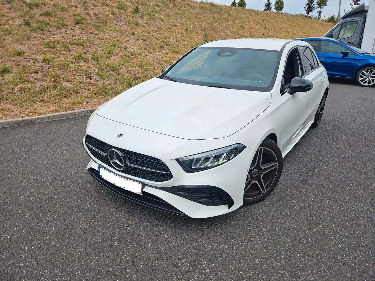 Mercedes-benz A 200 200d AMG*PACCHETTO NIGHT*MBUX*NAVIGATORE*TELECAMERA*LED*PDC