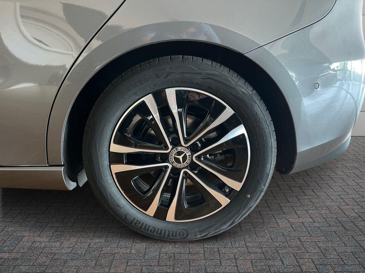 Mercedes-Benz B 180 d STREET EDITION